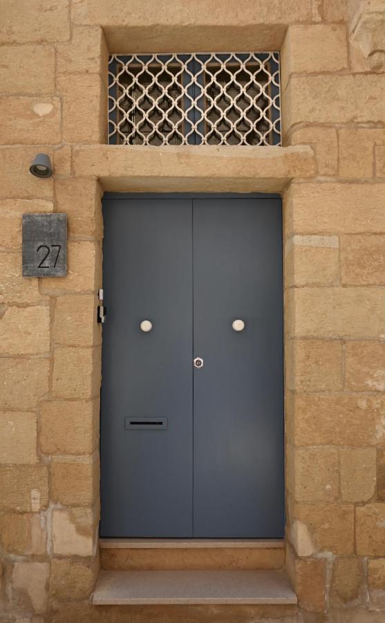Numru 27 Expertly Restored Small House Of Character Cospicua Bagian luar foto