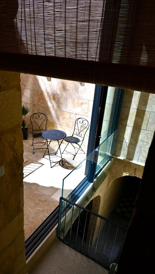Numru 27 Expertly Restored Small House Of Character Cospicua Bagian luar foto