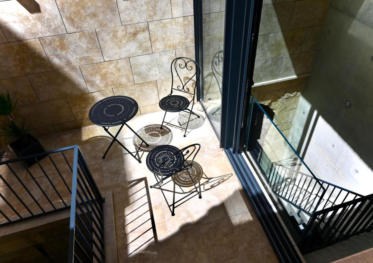 Numru 27 Expertly Restored Small House Of Character Cospicua Bagian luar foto